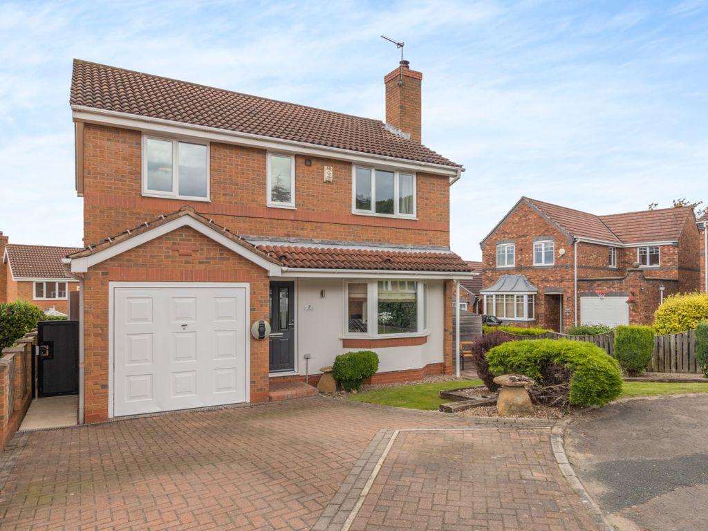 4 bed detached house for sale in Pippins Approach, Normanton, West