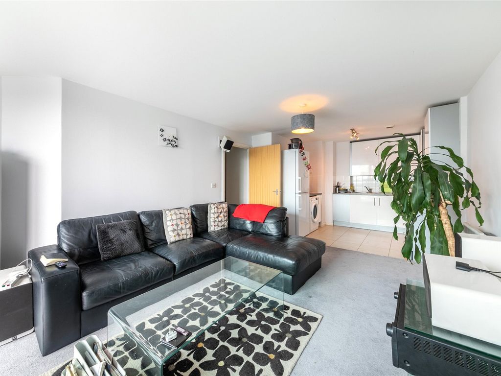 2 bed flat for sale in Admiral House, St Wharf SW8, £550,000