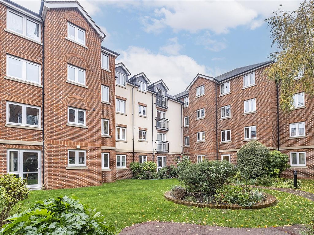 1 bed flat for sale in The Parade, Epsom KT18 Zoopla