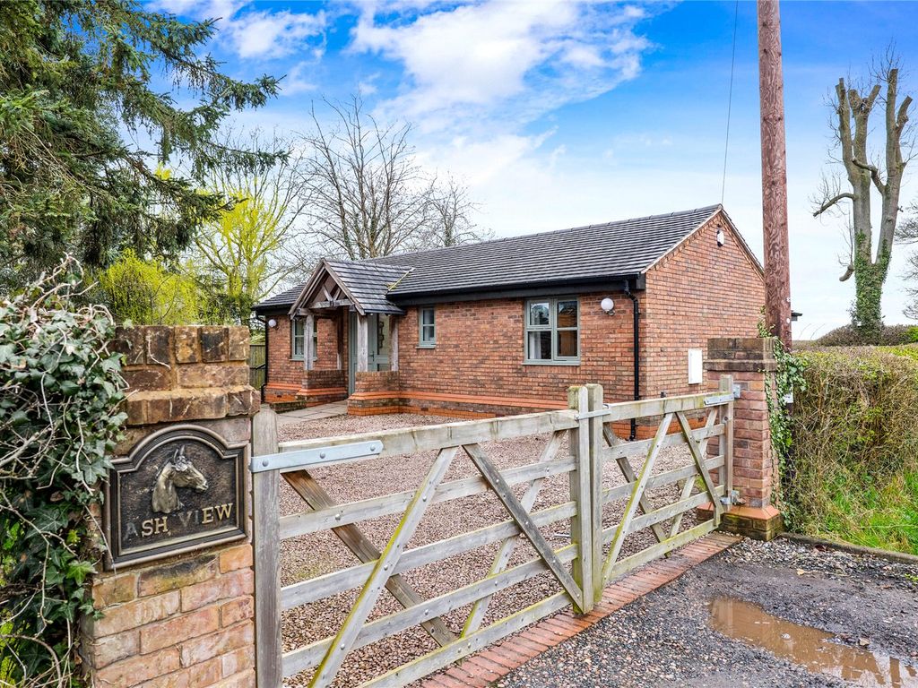 4 bed bungalow for sale in Bradley Green, Redditch, Worcestershire B96