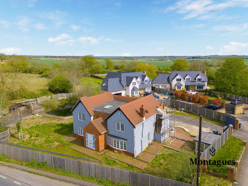 4 bed detached house for sale in High Road, Thornwood CM16, £895,000