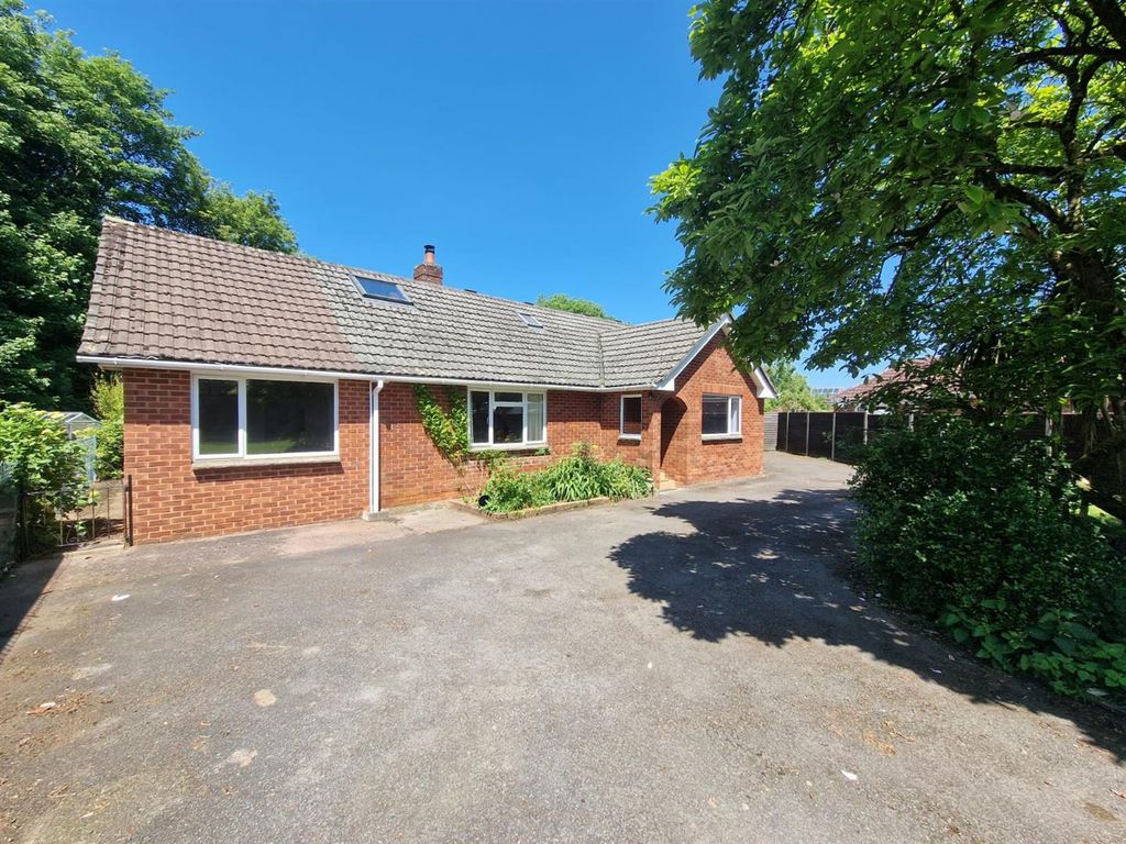 Exeter Road, Tiverton EX16  