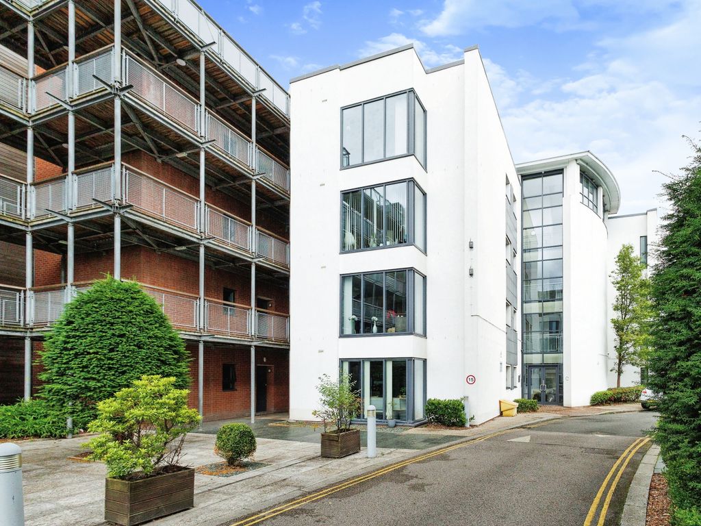 2 bed flat for sale in Wilmslow Road, Didsbury, Manchester, Greater