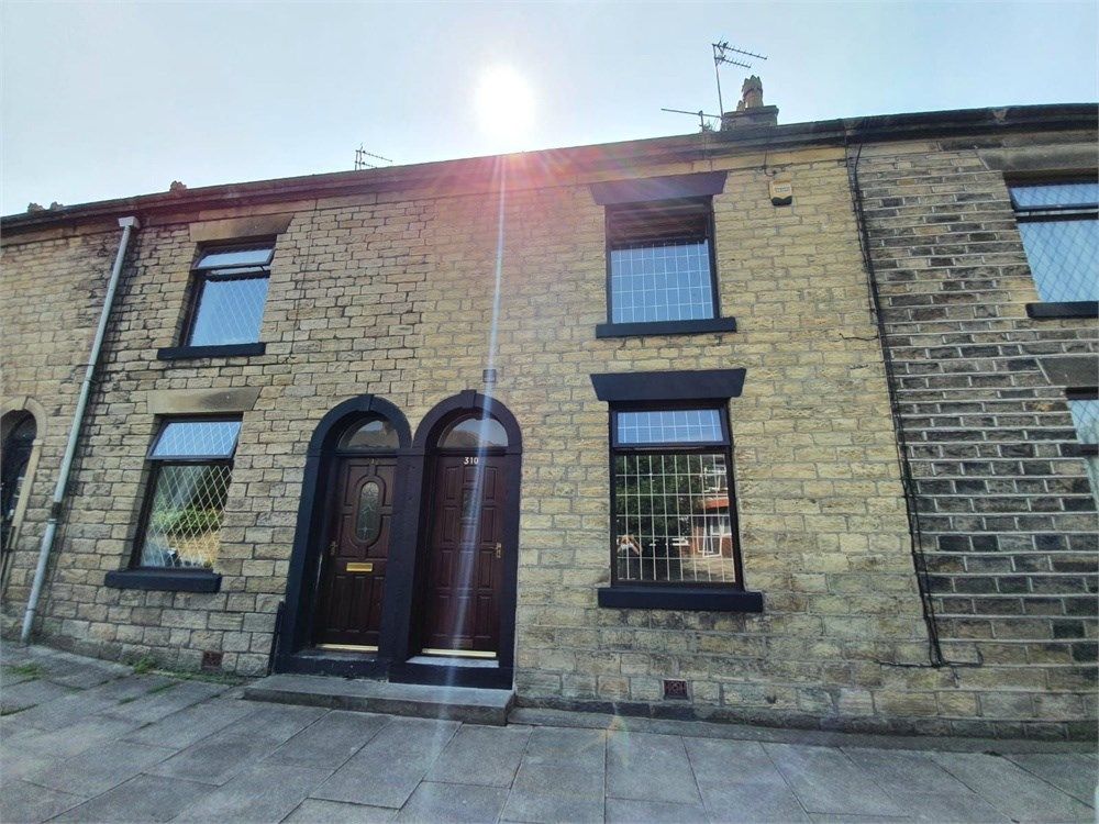 3 bed terraced house to rent in Bury Road, Tottington, Bury BL8, £900