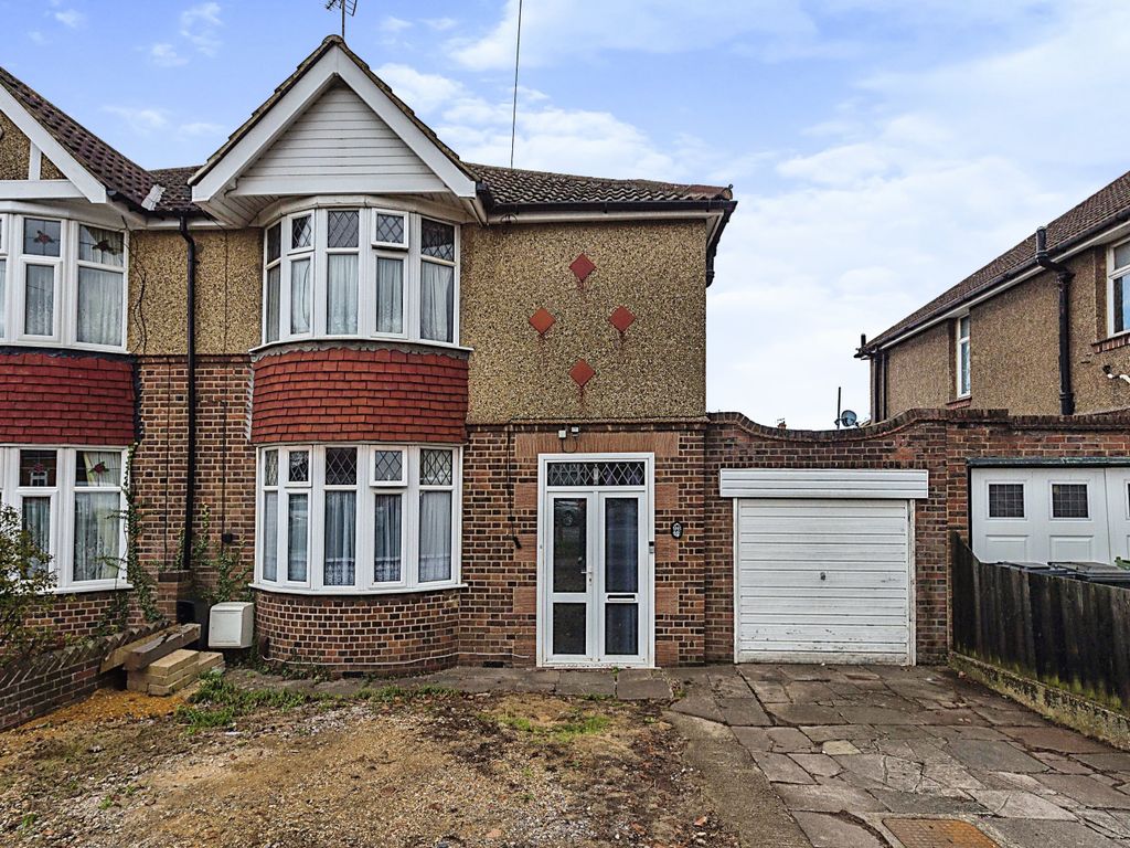 3 bed semidetached house for sale in Oakley Road, Luton LU4 Zoopla