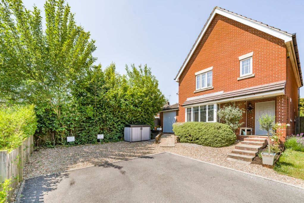4 bed detached house for sale in Heathway, Tilehurst, Reading