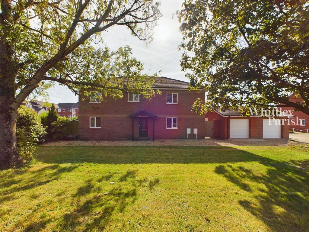 4 bed detached house for sale in Cyprus Road, Attleborough NR17, £