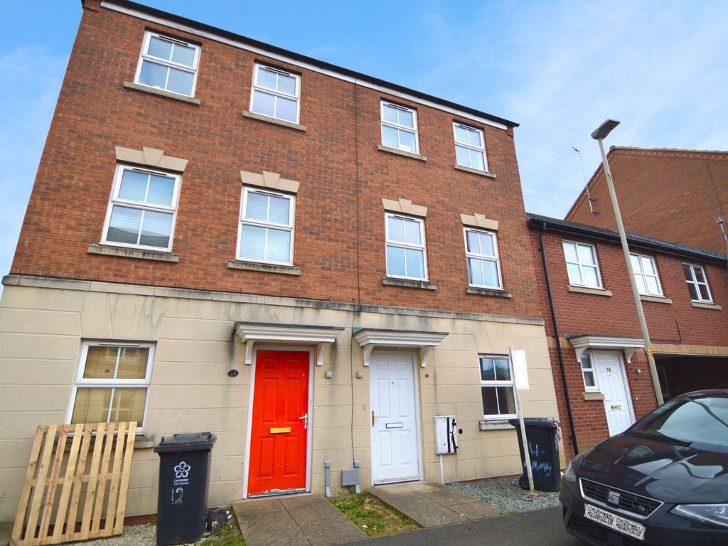 3 bed semidetached house for sale in Brompton Road, Hamilton