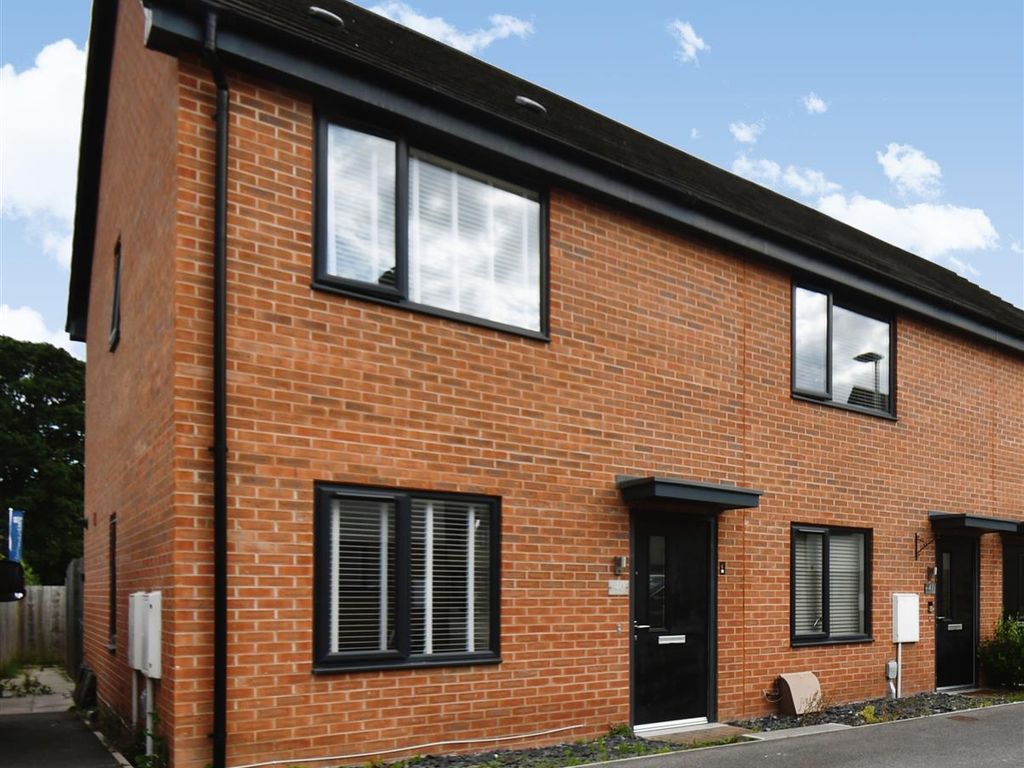 3 bed end terrace house for sale in Finchley Close, Hull HU8, £175,000