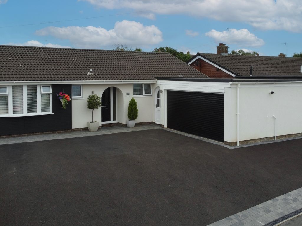 3 bed terraced house for sale in Queensway, Castle Donington, Derby