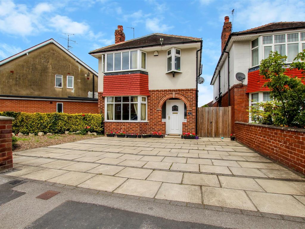 3 bed detached house for sale in Hull Road, York YO10, £350,000 Zoopla