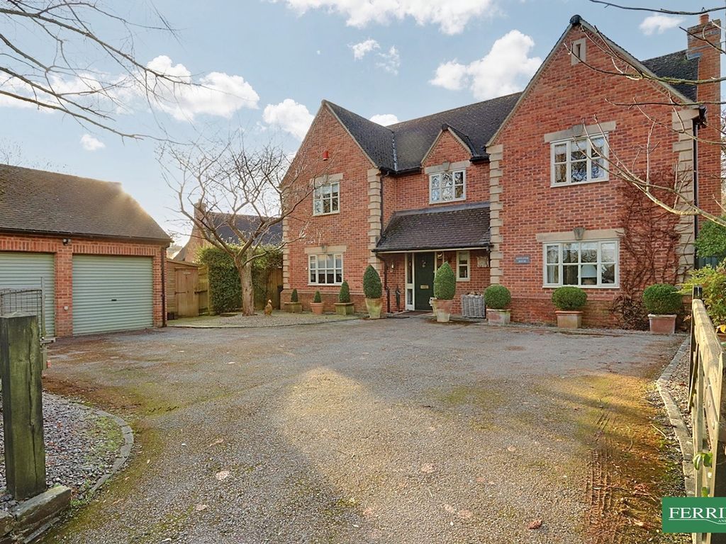 4 bed detached house for sale in Unlawater Lane, Newnham