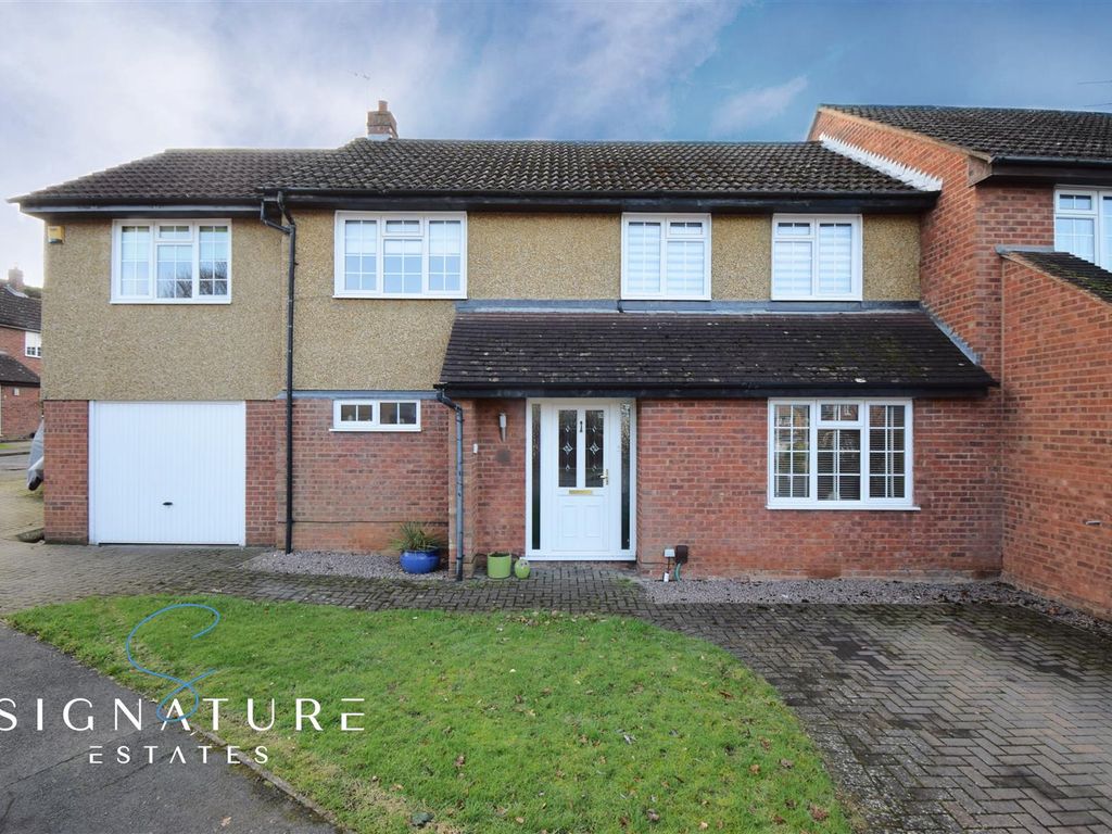 4 bed semidetached house for sale in Pembridge Road, Bovingdon, Hemel