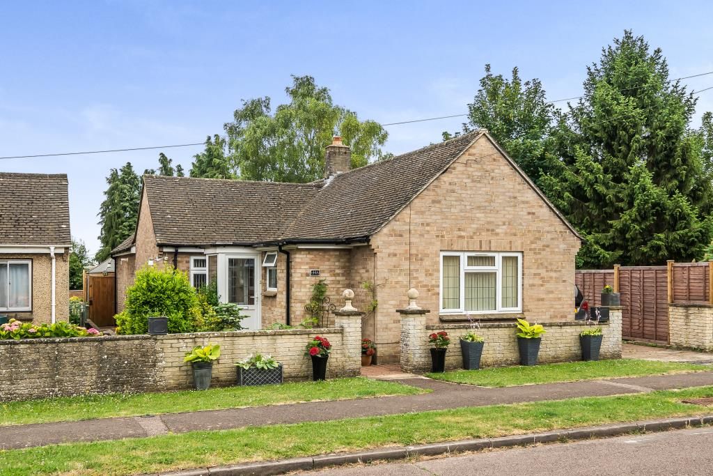 3 bed detached bungalow for sale in Park Road, Witney OX28, £450,000
