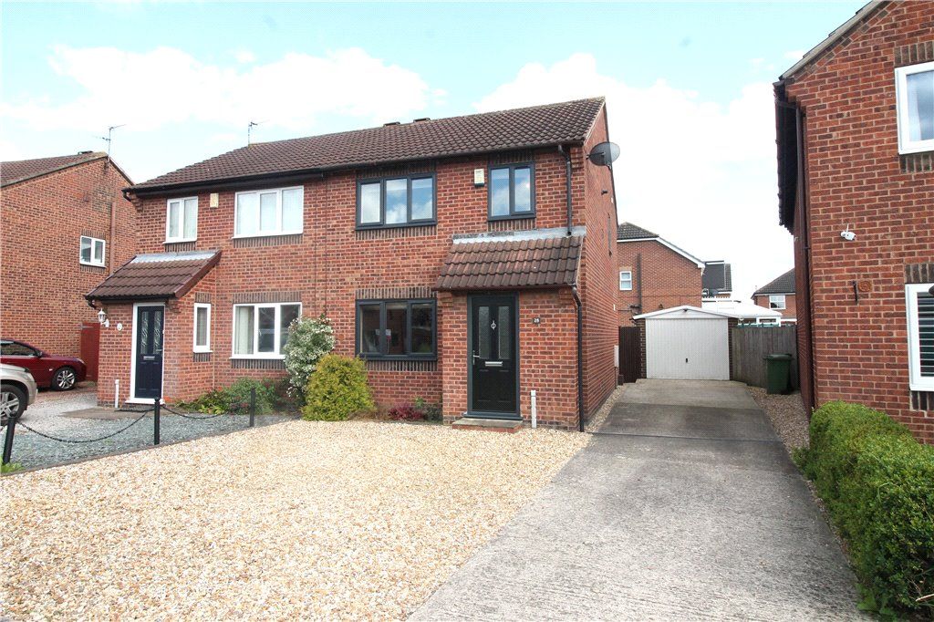 3 bed semidetached house for sale in Oakdale Road, York, North