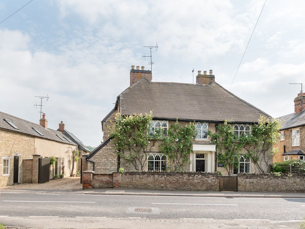 9 bed detached house for sale in High Street, Turvey, Bedfordshire MK43