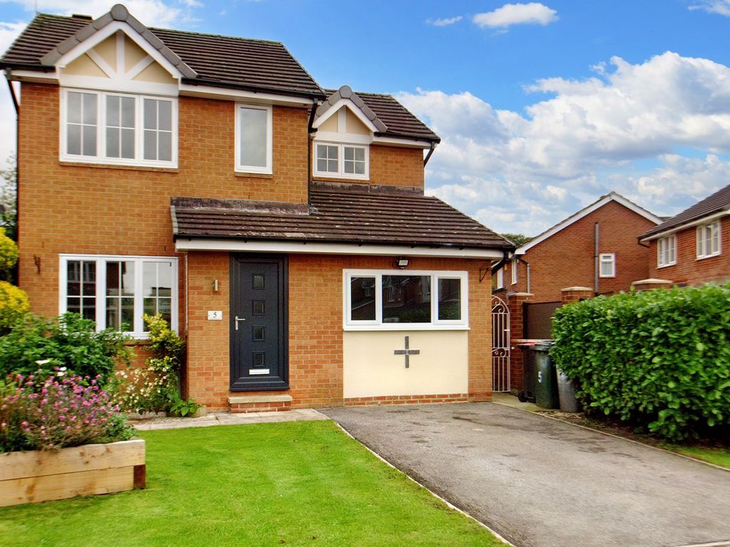 4 bed detached house for sale in Cramfit Crescent, Dinnington