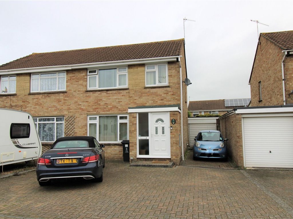 3 bed semidetached house for sale in Calder Close, Greenmeadow