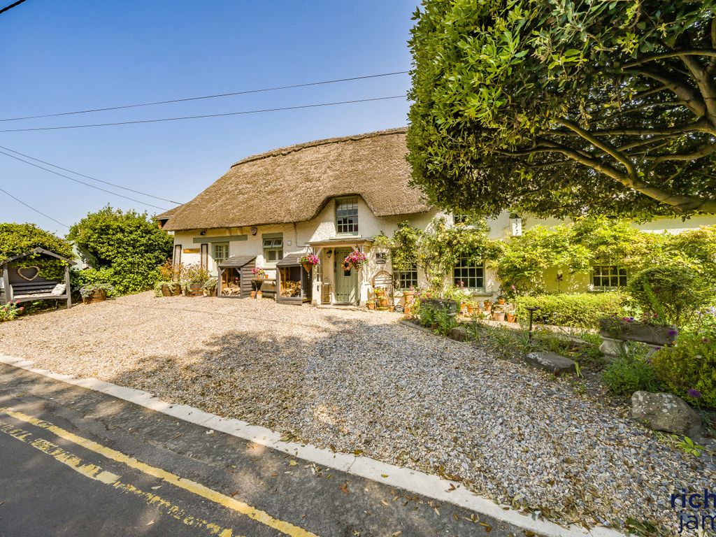 3 bed detached house for sale in Turnball, Chiseldon, Wiltshire SN4