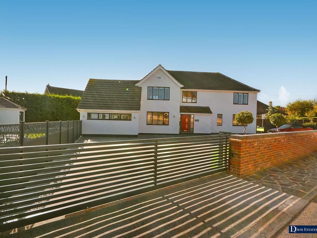 5 bed detached house for sale in Green Glades, Emerson Park, Hornchurch
