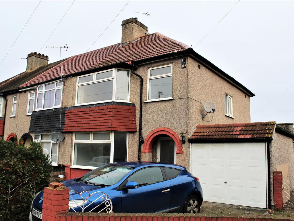 4 bed detached house to rent in Northumberland Close, Erith, Kent DA8