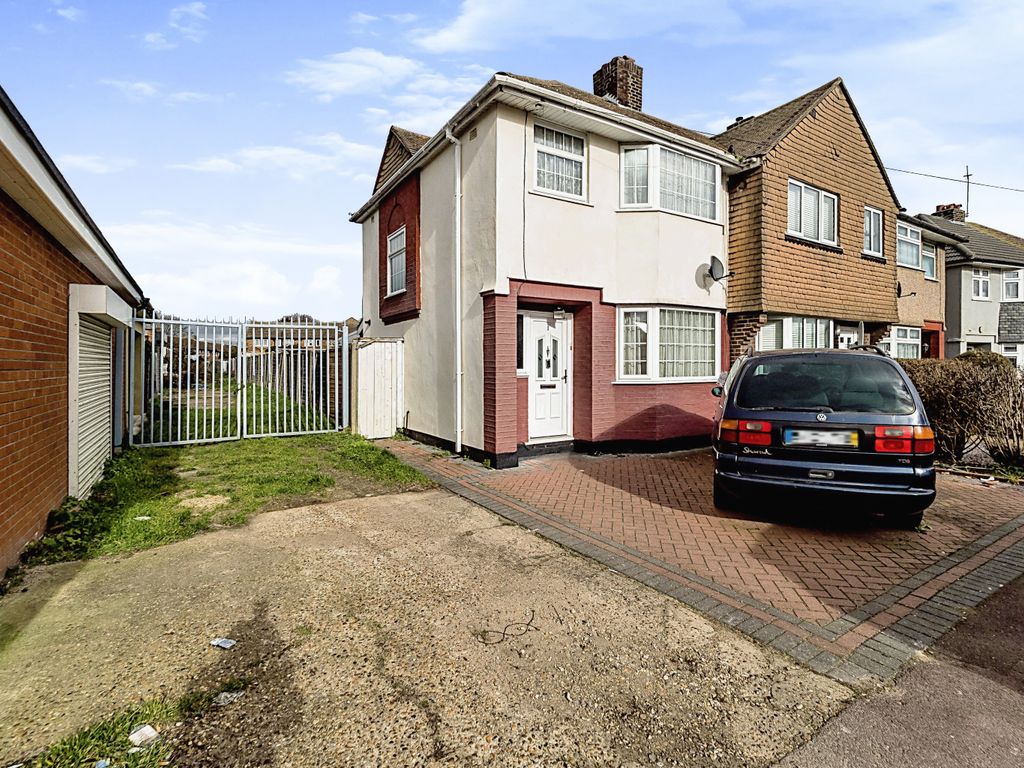 3 bed end terrace house for sale in Dunbar Avenue, Dagenham RM10 Zoopla