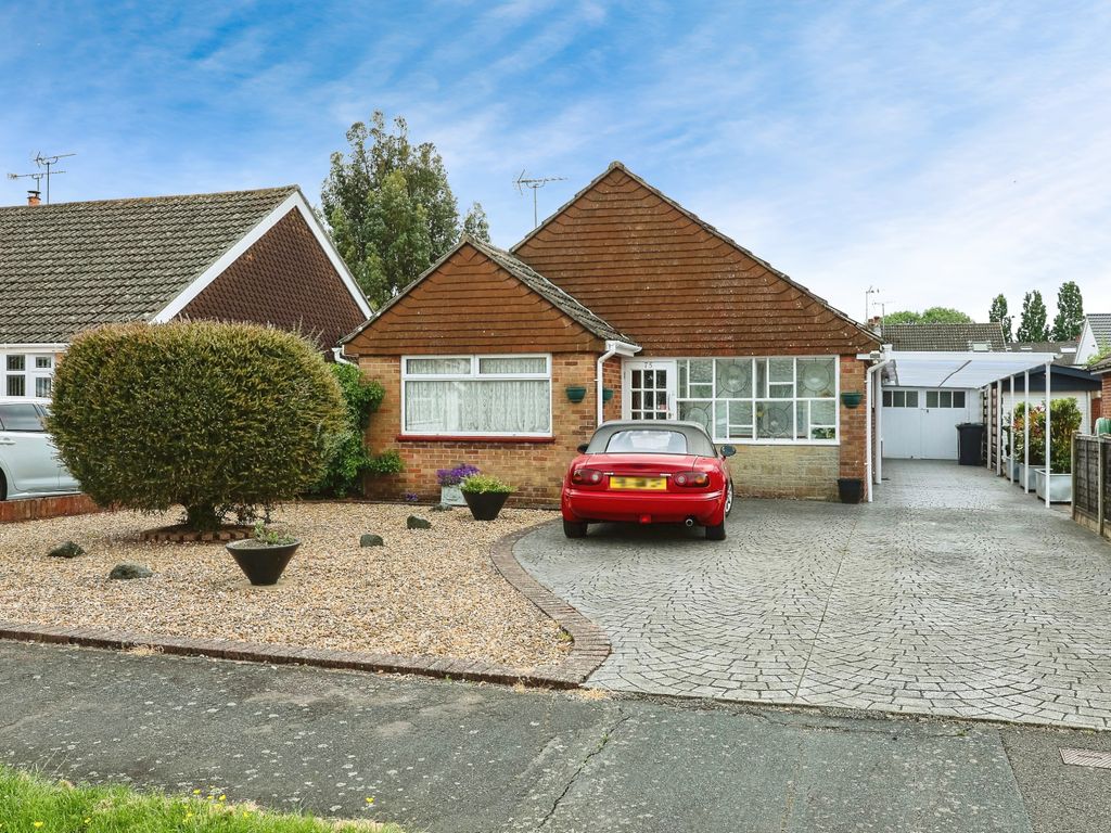 3 bed bungalow for sale in Andrew Crescent, Waterlooville, Hampshire