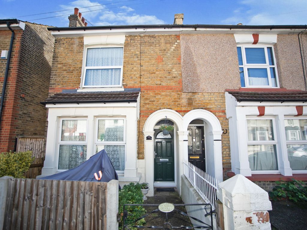2 bed end terrace house for sale in Gordon Road, Rochester ME2 - Zoopla