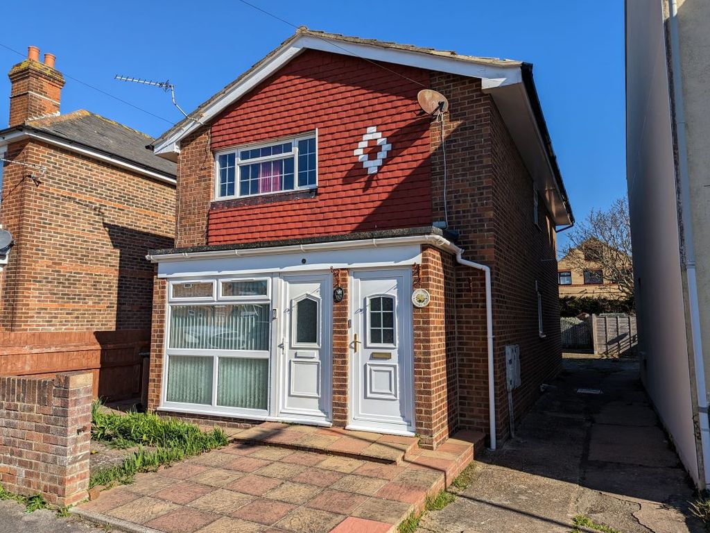 2 bed flat for sale in 92A Gosport Road, LeeOnTheSolent, Hampshire