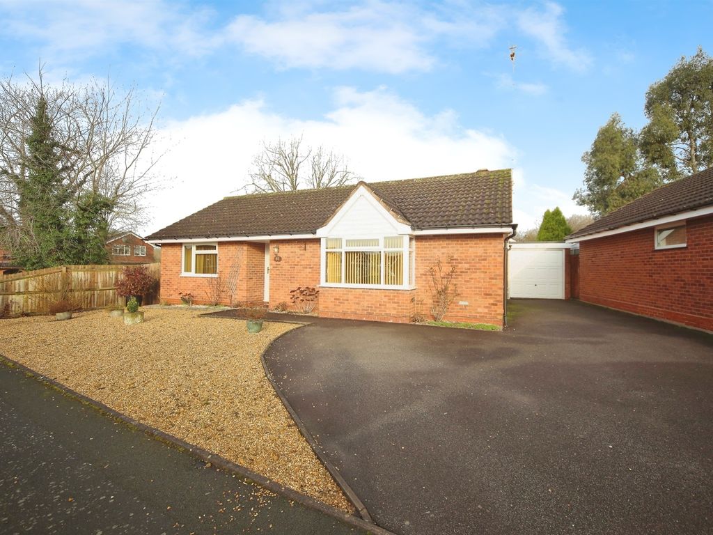 2 bed detached bungalow for sale in Illshaw Close, Winyates, Redditch