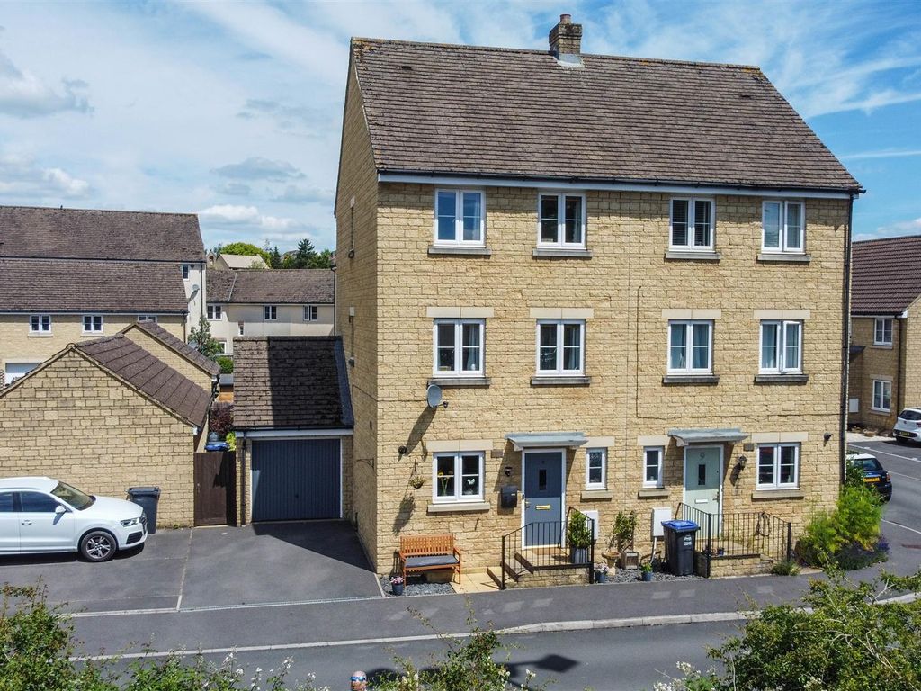 4 bed semidetached house for sale in Poole Road, Malmesbury SN16, £