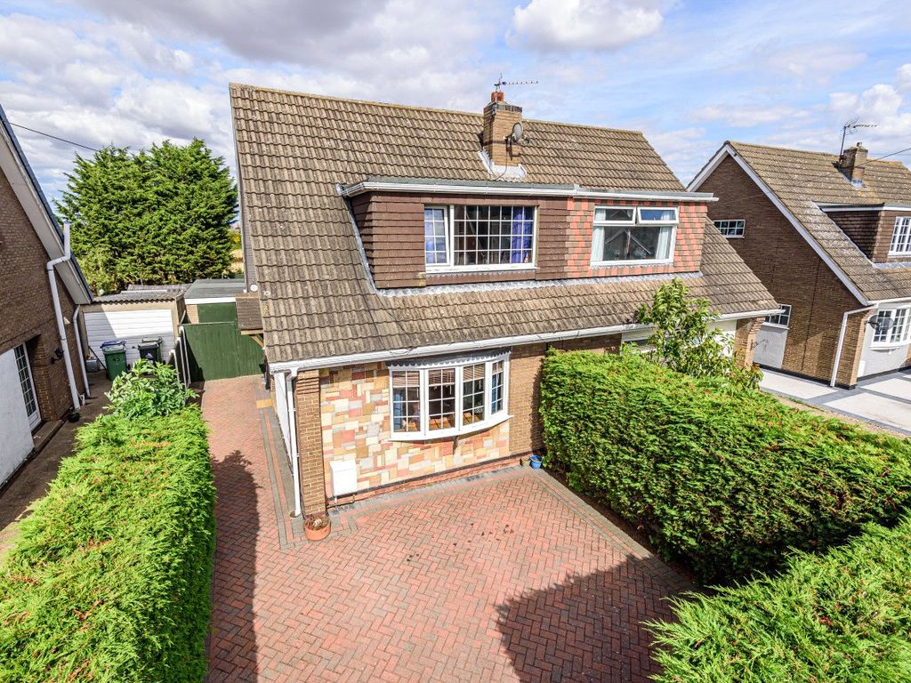 3 bed semidetached house for sale in Woodlands Avenue, Immingham DN40