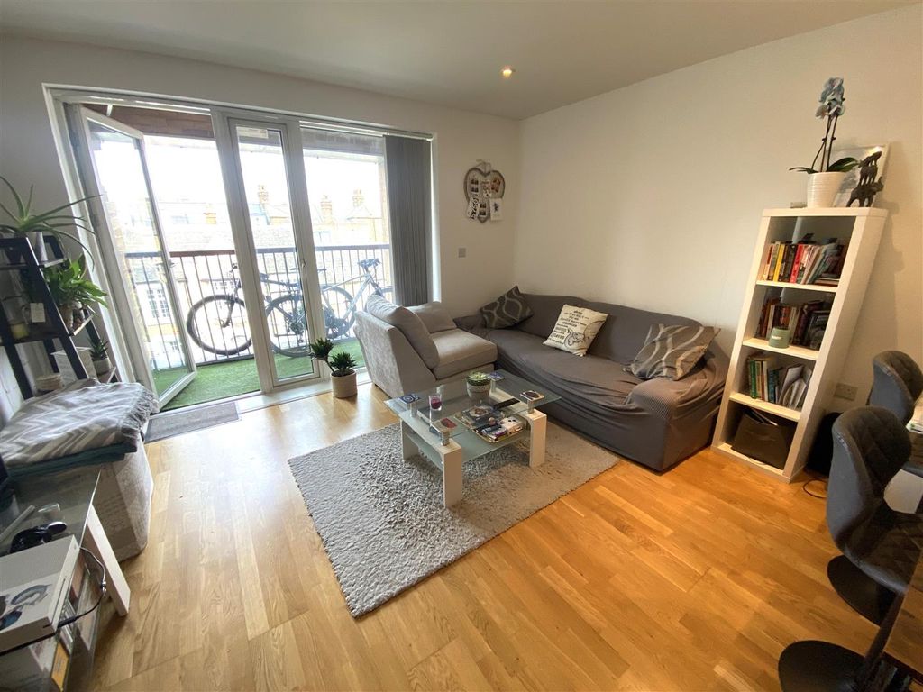 1 bed flat to rent in Battersea Park Road, London SW11 Zoopla