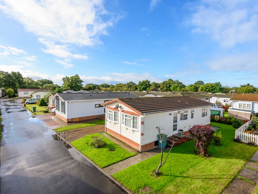 2 bed mobile/park home for sale in Shenley Park, Shenley Corner