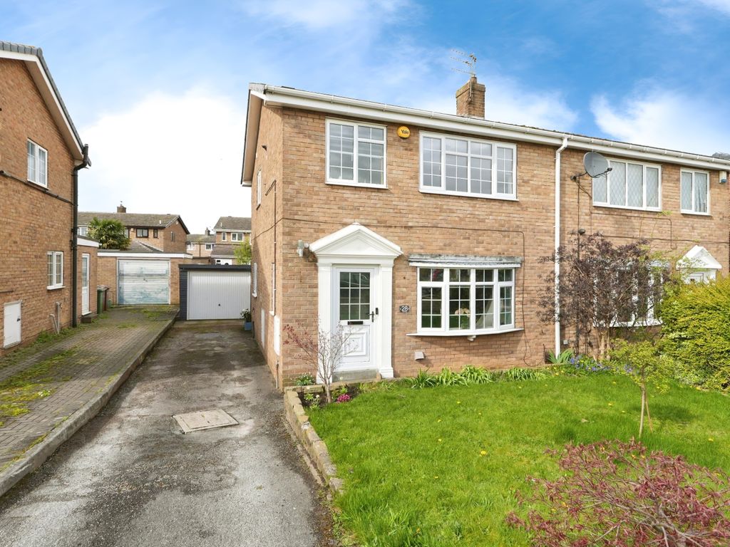 3 bed semidetached house for sale in Fairway, Normanton, West