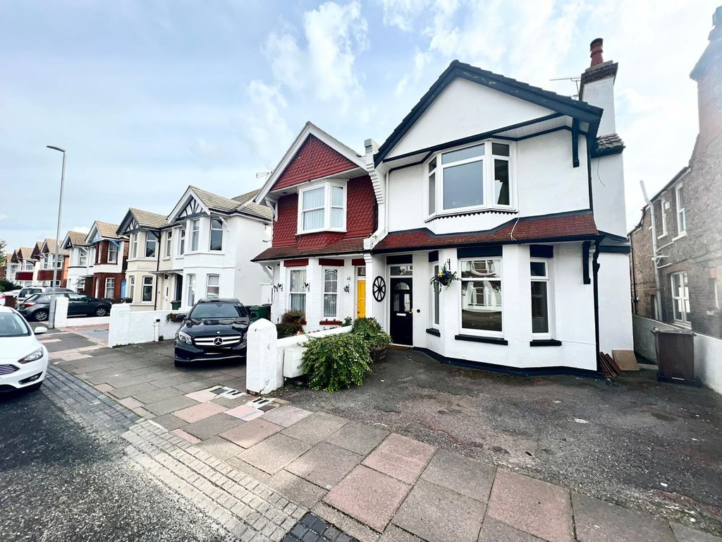 5 bed semidetached house for sale in Cavendish Avenue, Eastbourne BN22