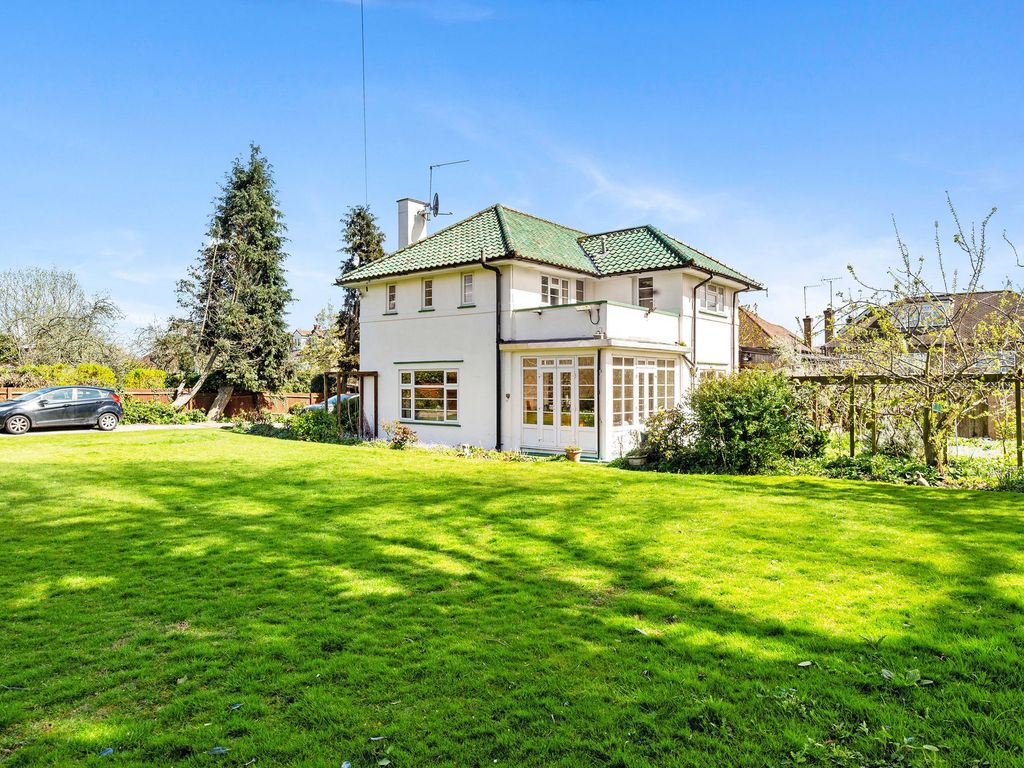 5 bed detached house for sale in Quakers Walk, London N21 Zoopla