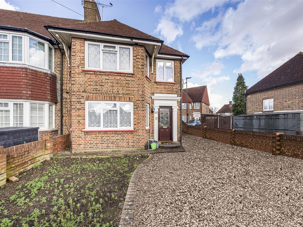 3 bed end terrace house for sale in Epworth Road, Isleworth TW7, £