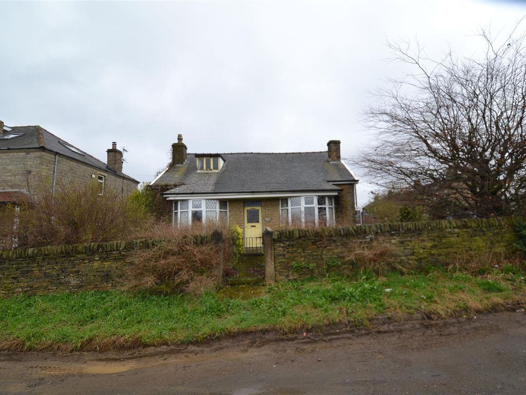 3 bed detached bungalow for sale in Middle Lane, Clayton, Bradford BD14