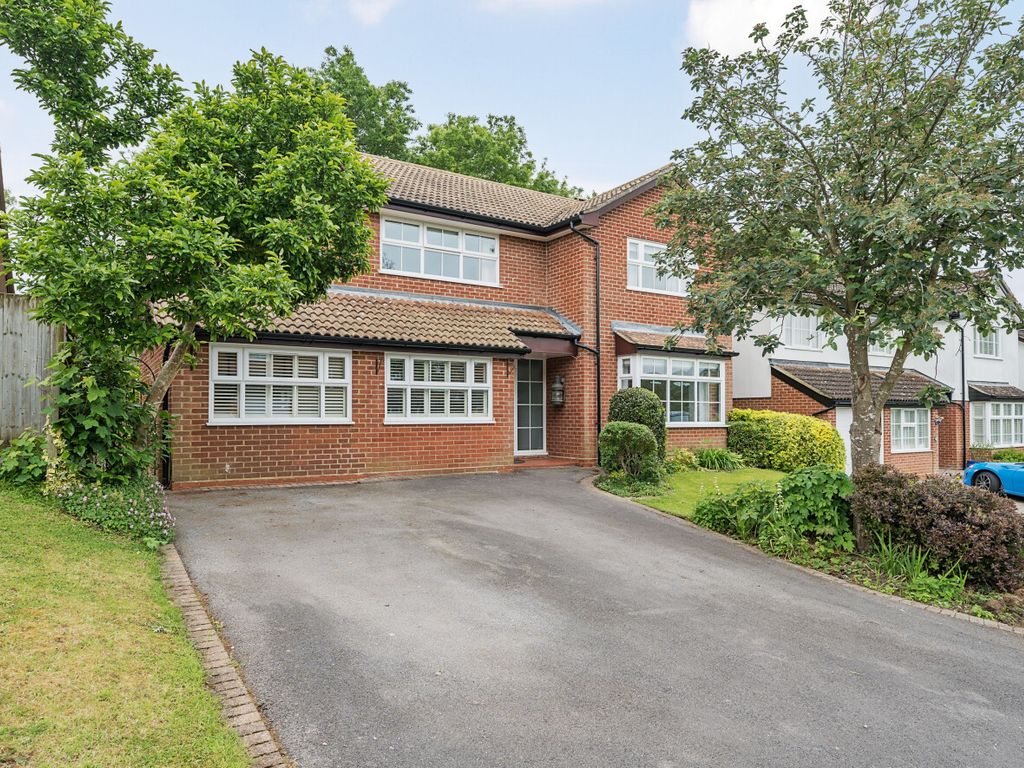 4 bed detached house for sale in Chalky Copse, Hook, Hampshire RG27, £