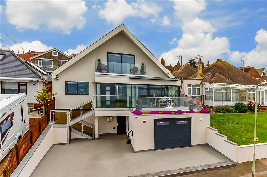 4 bed detached bungalow for sale in Hampton Pier Avenue, Herne Bay