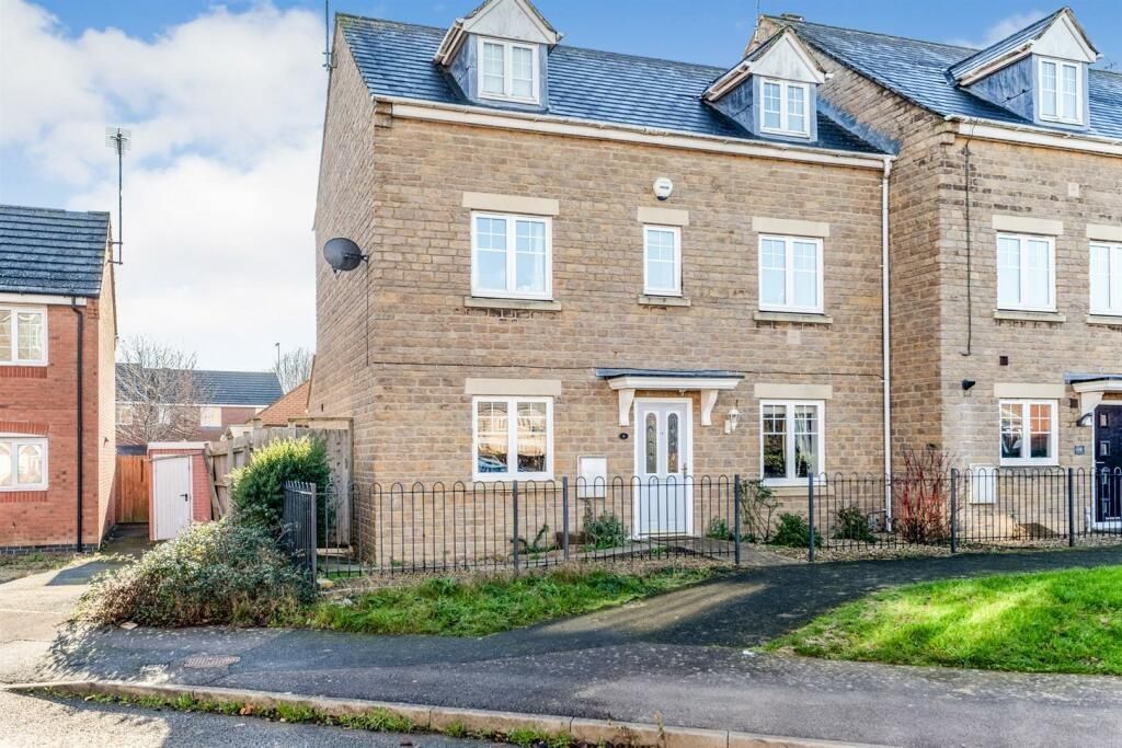 4 bed semidetached house for sale in Booth Road, Banbury OX16, £