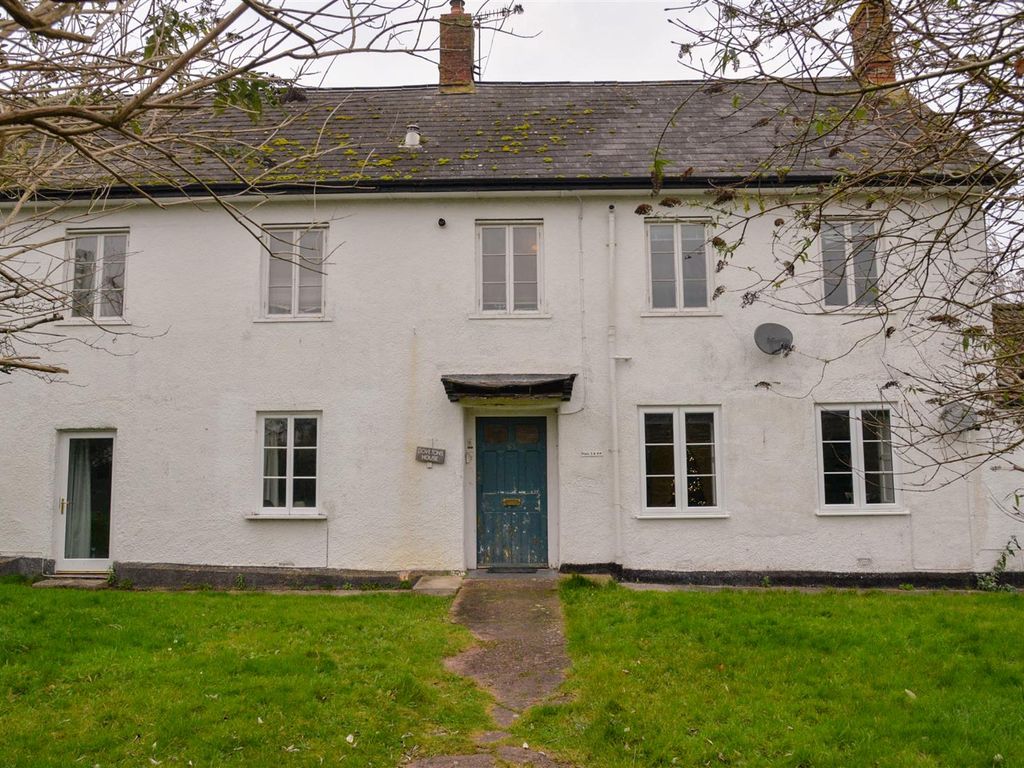 2 bed flat for sale in Long Street, Williton, Taunton TA4, £165,000