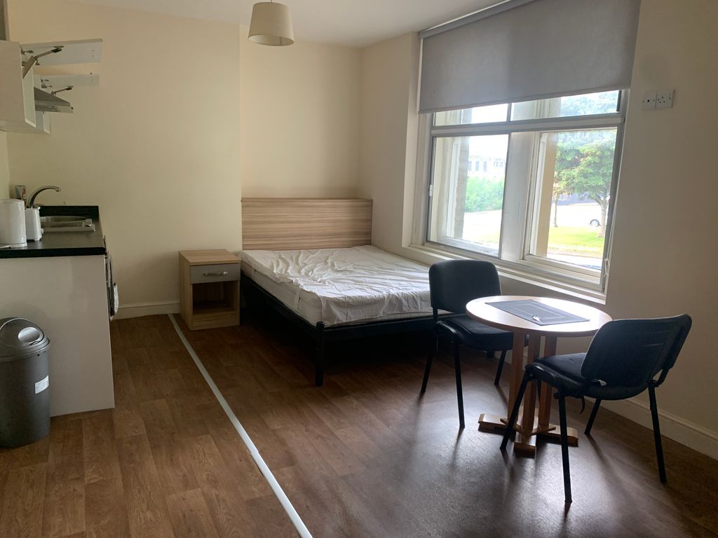 1 bed flat to rent in Highfields Road, Huddersfield HD1, £550 pcm Zoopla