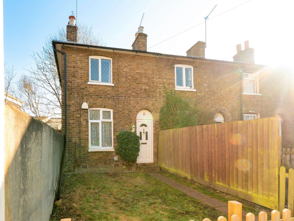 2 bed end terrace house for sale in High Street, St. Mary Cray