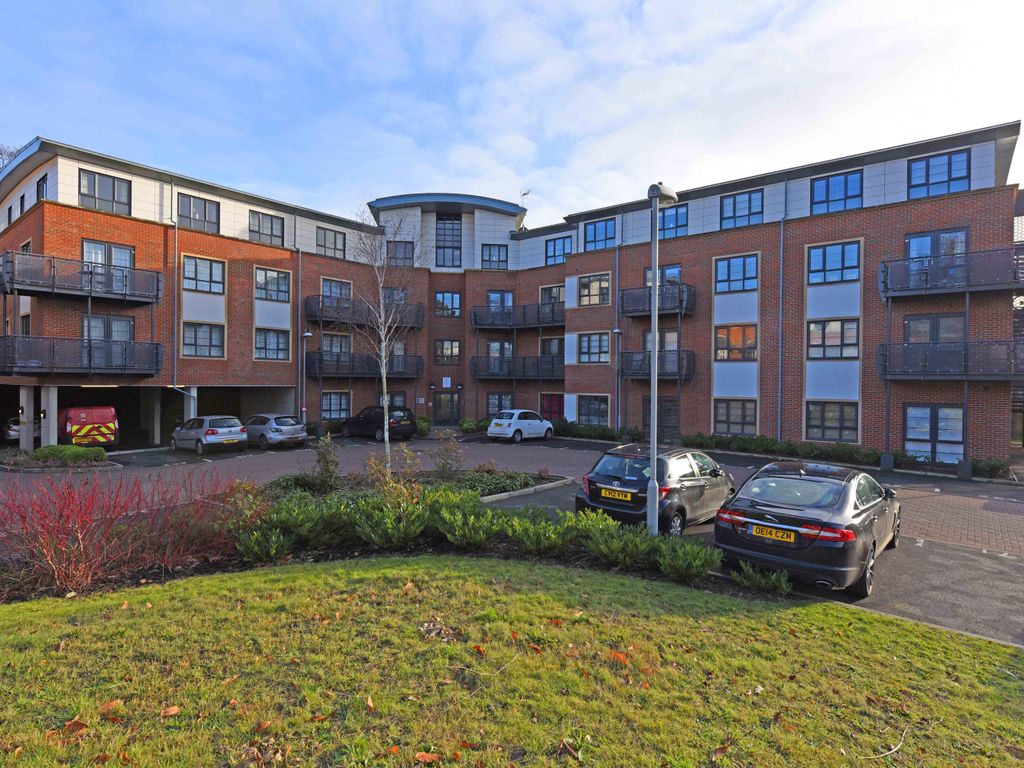 2 bed flat for sale in Wallis Square, Farnborough, Hampshire GU14 Zoopla