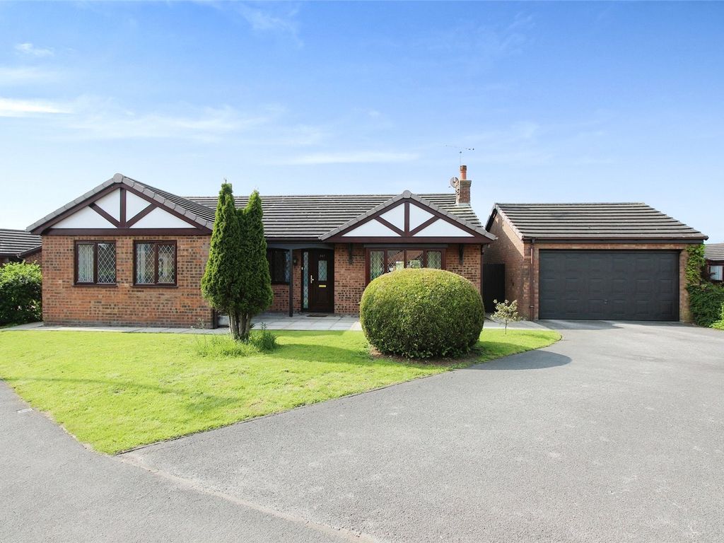 3 bed bungalow for sale in Wolsey Way, Lincoln, Lincolnshire LN2, £