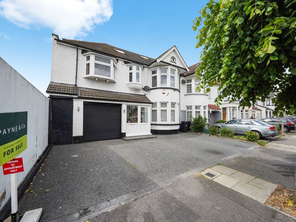 7 bed end terrace house for sale in Collinwood Gardens, Clayhall IG5, £