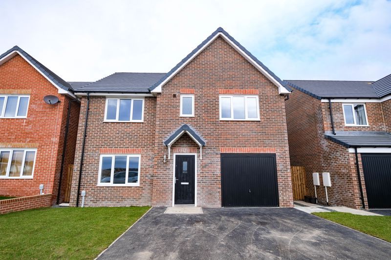 5 bed detached house for sale in Pelican Road, Amble NE65, £300,000