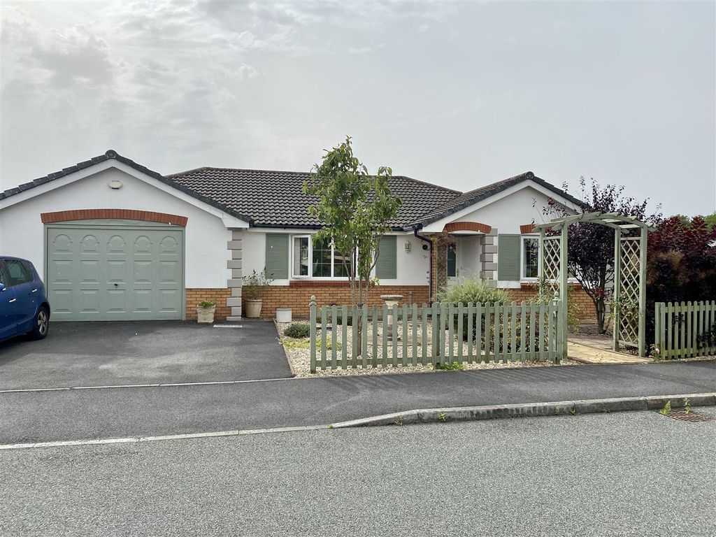 3 bed detached bungalow for sale in Gilfach Y Gog, Penygroes, Llanelli